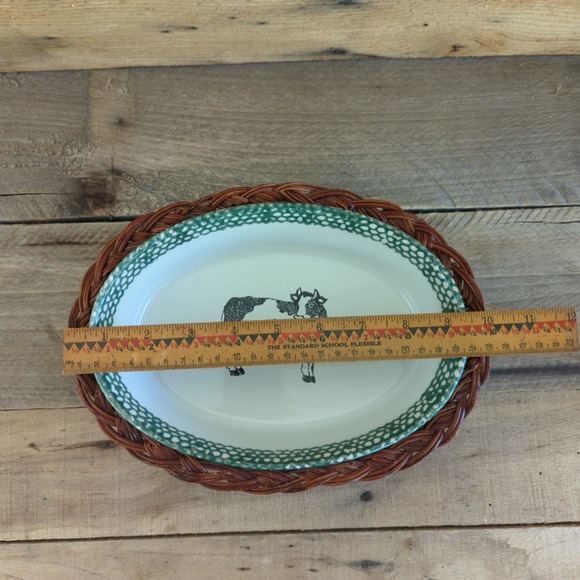 Vintage 1995 Stoneware Cow Casserole Dish by Teamson with Serving Basket - Picture 9 of 11